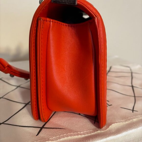 Authentic Chanel Boy Handbag in beautiful Orange Color - very unusual! - Picture 11 of 16